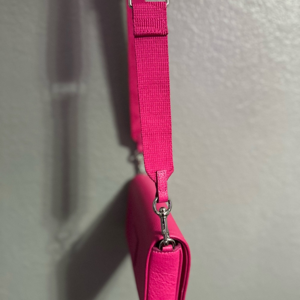 Marc Jacobs "The leather Mini Bag" in hot pink. Wore twice. Looks brand new.